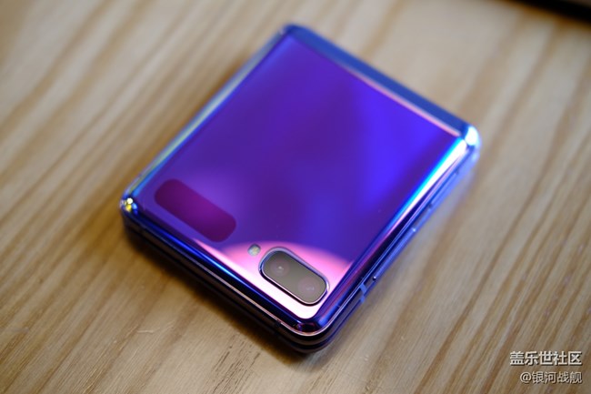 嘿，你的粉饼盒。Galaxy Z  Flip体验分享。