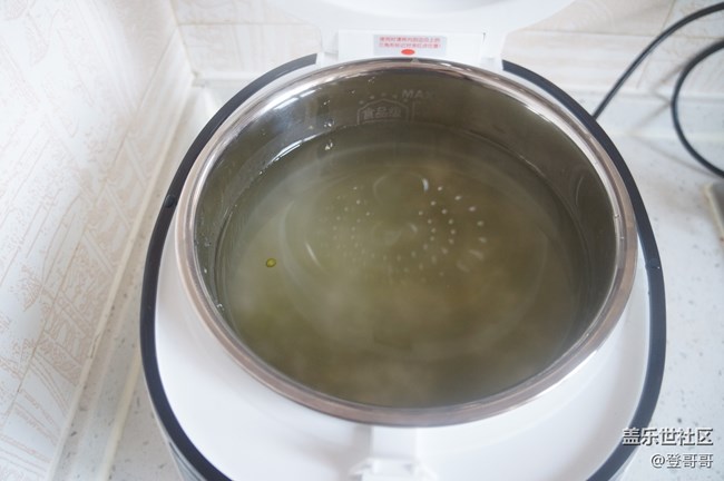 【登哥美食】清凉解暑绿豆粥