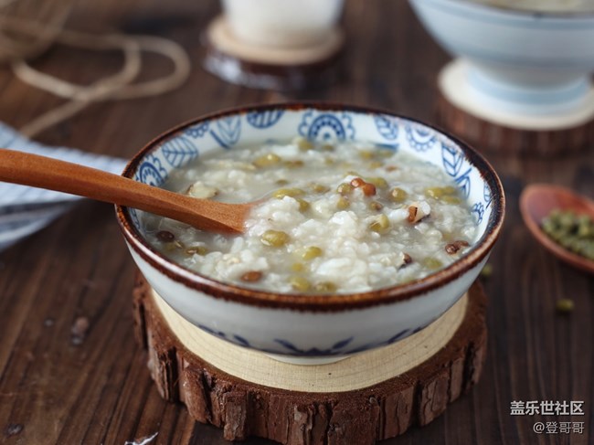 【登哥美食】清凉解暑绿豆粥