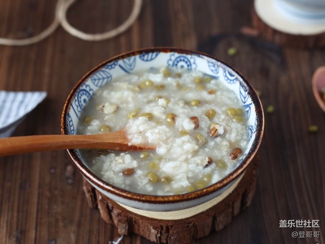 【登哥美食】清凉解暑绿豆粥