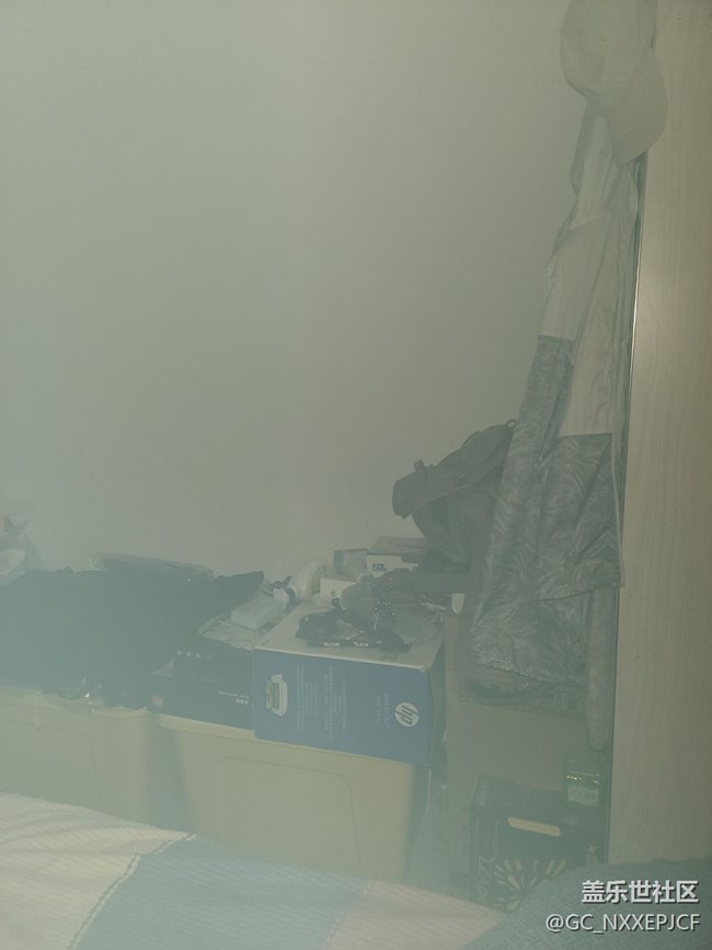 S20开闪光灯。拍照就成了这个鬼样子