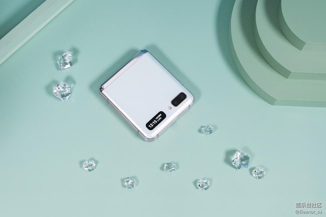 空灵高雅， 颜值爆表! 三星Galaxy Z Flip 5G秘境白美图赏