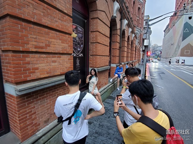 首销日的外滩，秋雨后的外拍