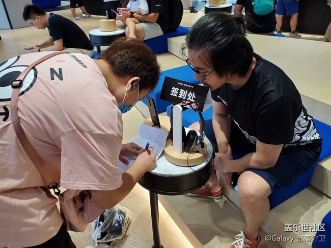 首销日的外滩，秋雨后的外拍