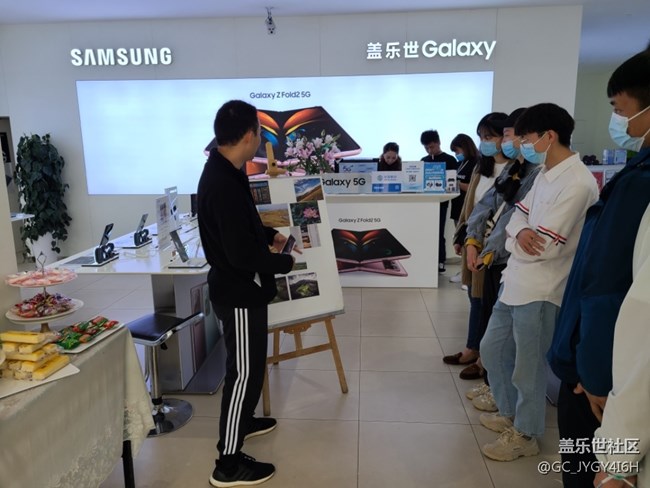 星粉又聚会，乐把fold2玩