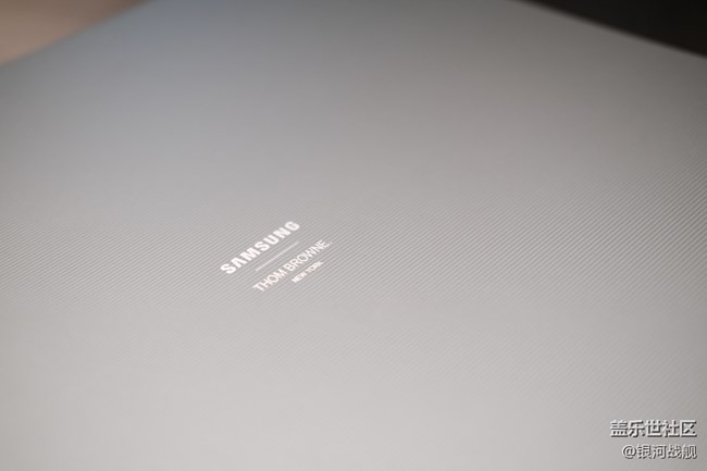 Thom Browne联名版Z Fold2 5G开箱