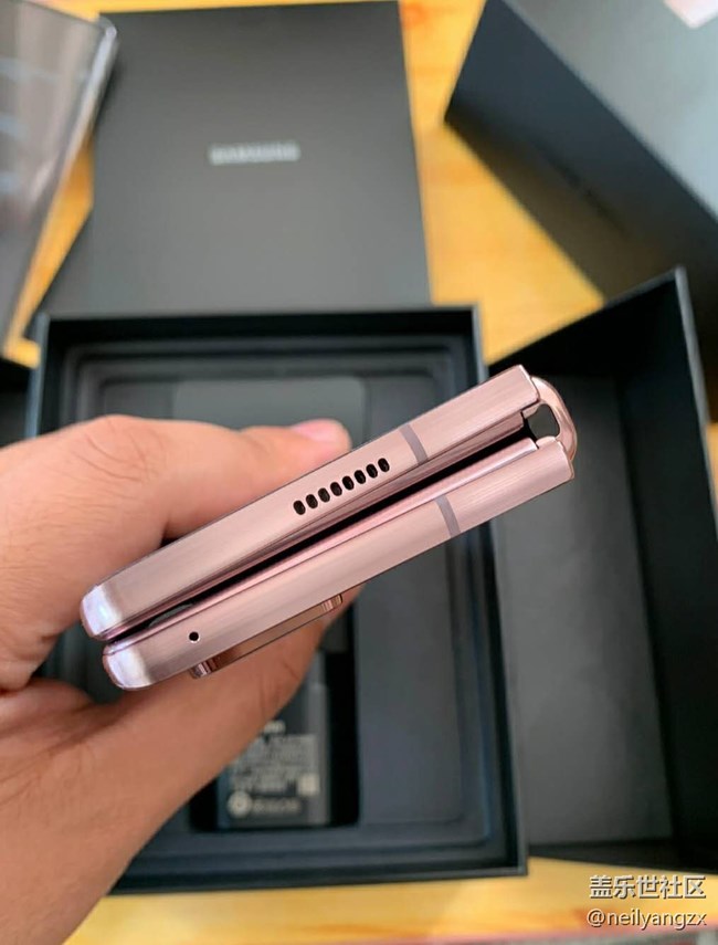 把未來折起放手上（Samsungalaxy Z Fold2 5G上手半月体验）