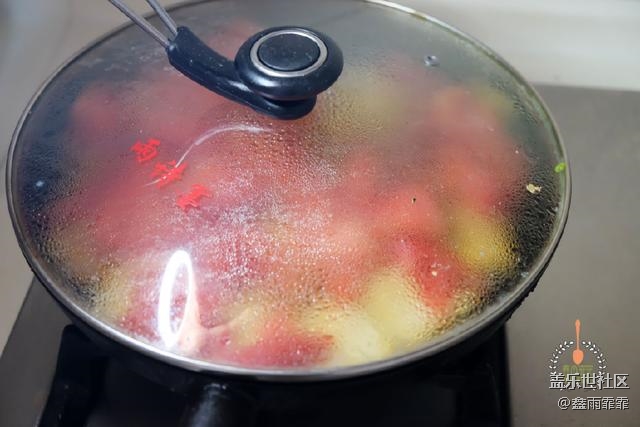 秋天西红柿味道最好，贵也要吃，和豆腐一起做比肉味道还好