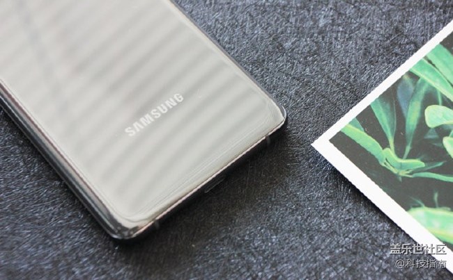 三星Galaxy S20 Ultra意象白欣赏