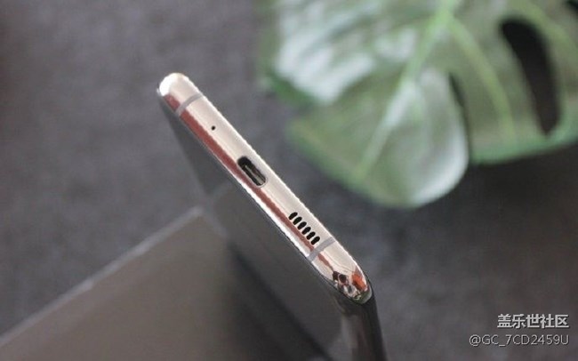 S20 Ultra意向白简直是女生必备凹造型的时尚利器