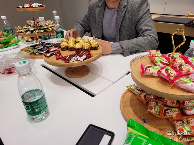 尽显奢华 心系天下 三星W21