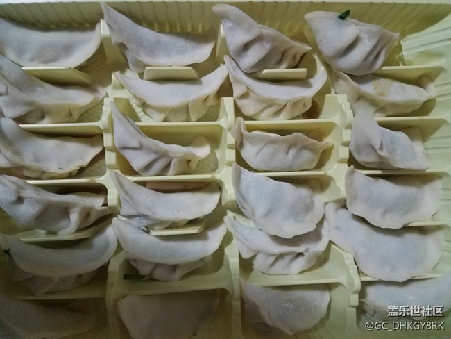 包饺子---韭菜鸡蛋粉丝馅饺子