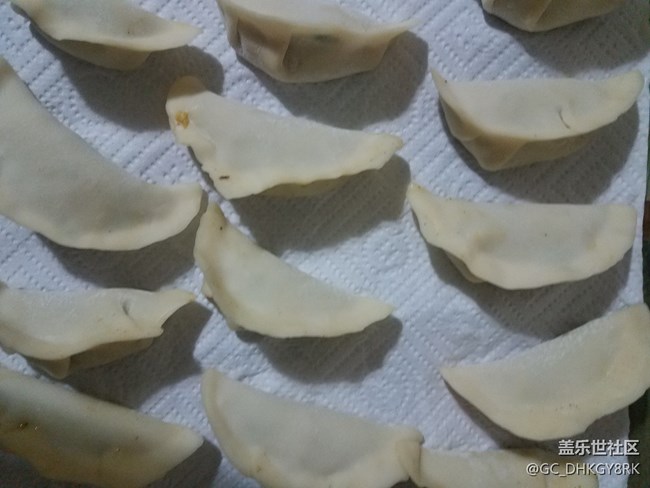 包饺子---韭菜鸡蛋粉丝馅饺子