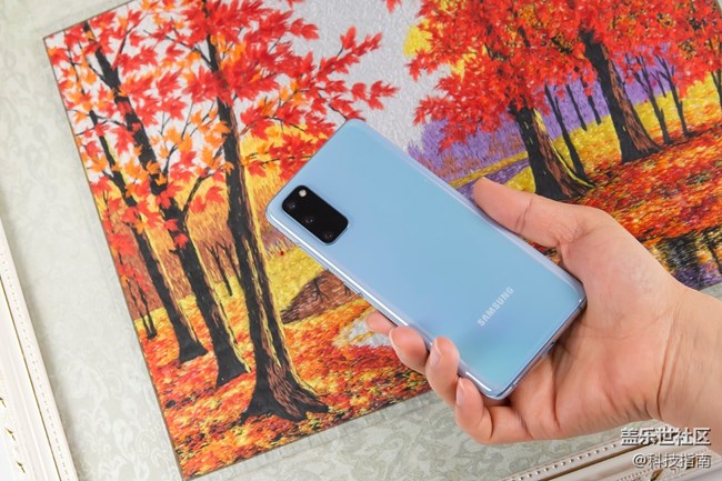 手机手机首先考虑手，三星Galaxy S20的握持与操作