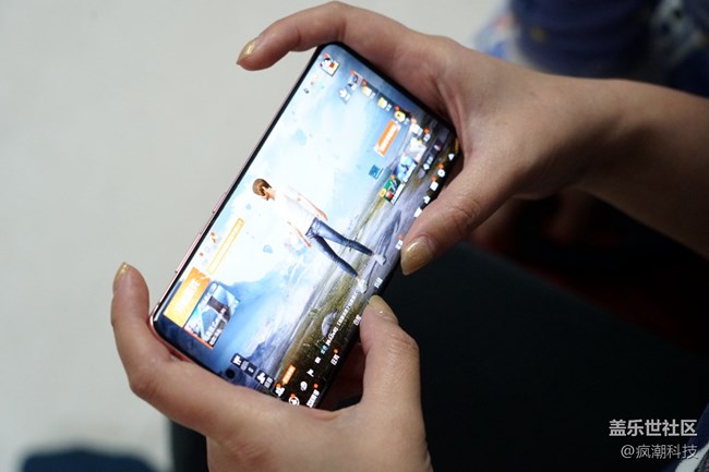 6.2英寸屏幕的三星 S20使用起来会不会很小？妹纸给你答案！