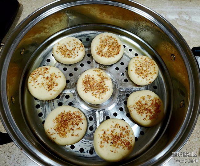[新年美食]+油舒芝麻小锅盔