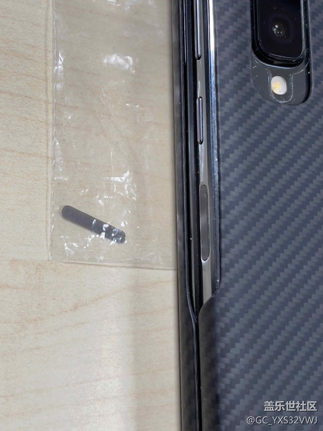 买Fold已经十个月了，指纹模块玻璃脱落售后不给三包
