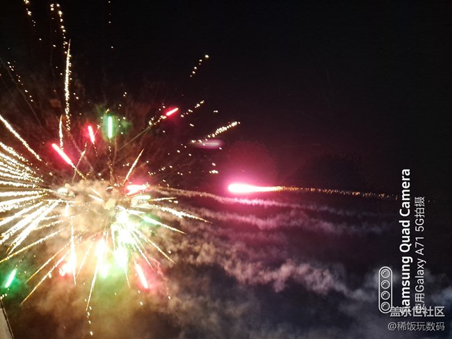 三星A71 5G拍摄能力很强，夜间拍的烟花清晰度很高