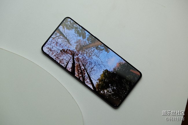 三星 S20+手感可真比iPhone 11 要好，你们觉得呢？