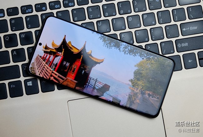 三星 S20+手感可真比iPhone 11 要好，你们觉得呢？