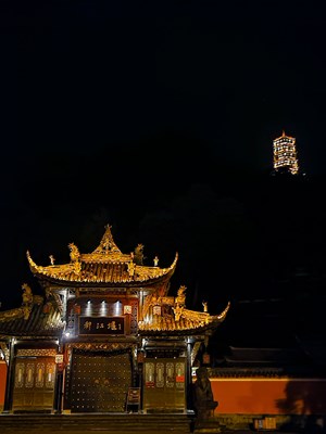 都江堰的日与夜