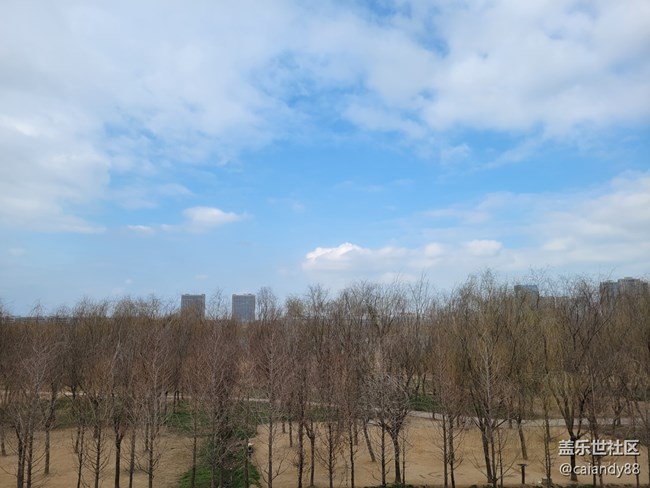 S21+ 5G 评测，屏大边窄，兼顾手感与续航的旗舰