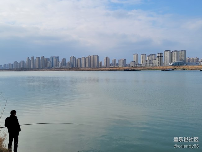 S21+ 5G 评测，屏大边窄，兼顾手感与续航的旗舰