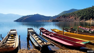 泸沽湖春晓