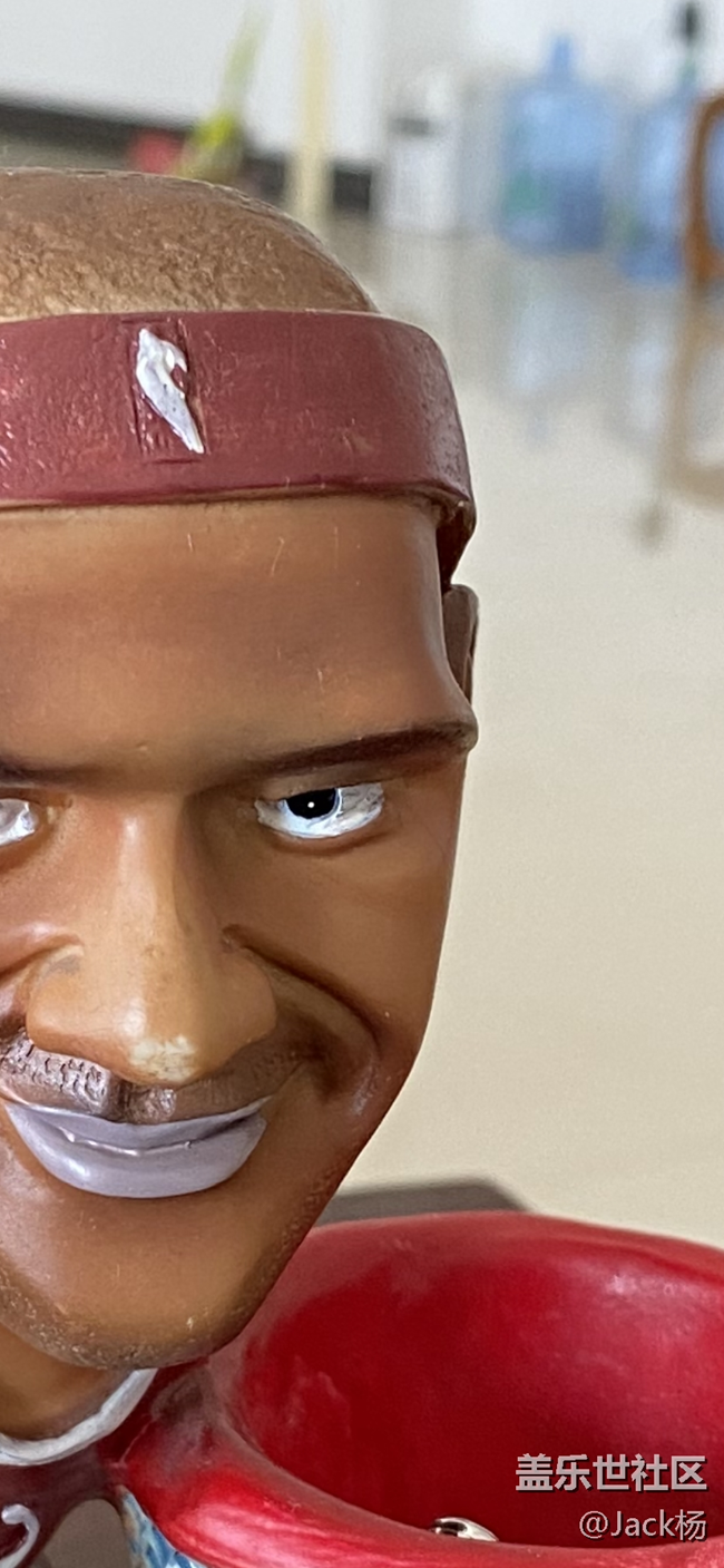 超大杯1亿像素拍照放大与果11效果对比