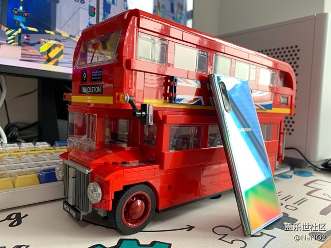 LEGO London Bus & Galaxy Note 10
