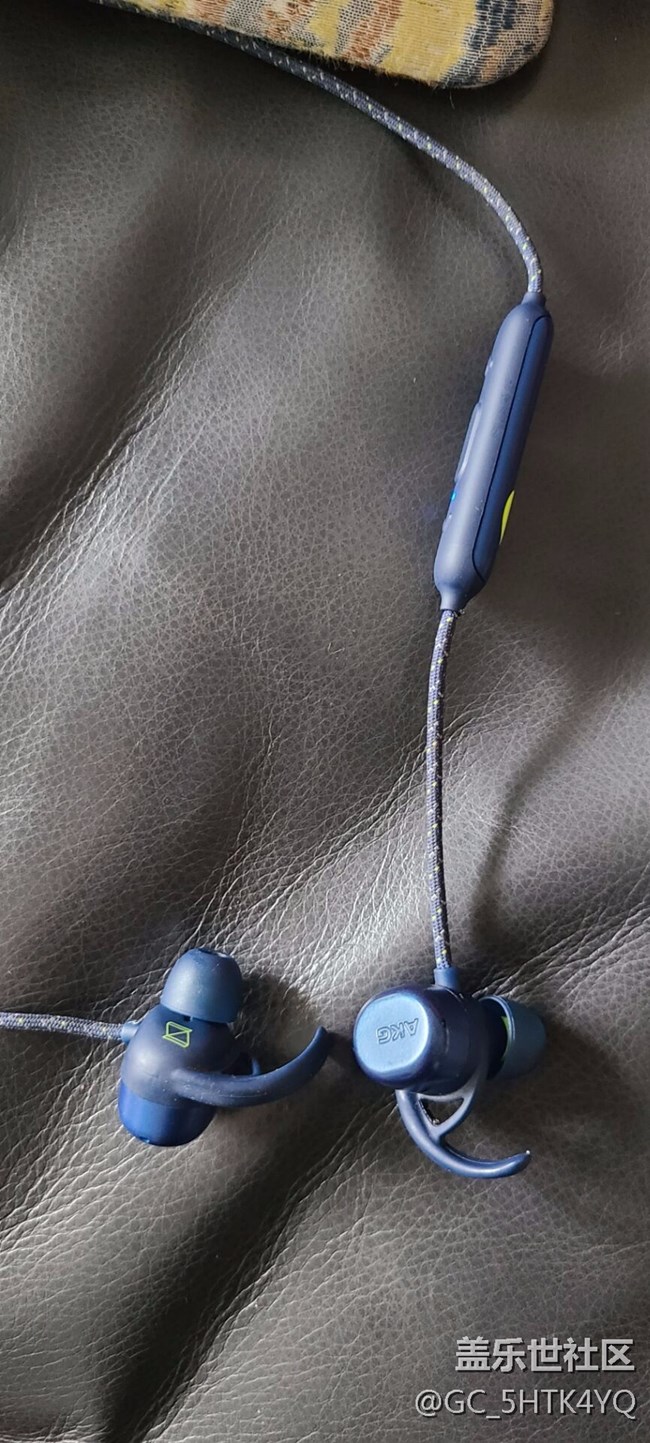 S20用AKG N200A蓝牙耳机听歌不稳定，求官方解决！
