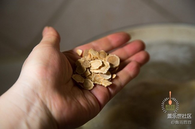 76岁妈妈每次炖鸡都会加它，不仅味道鲜美，而且滋润又爽滑