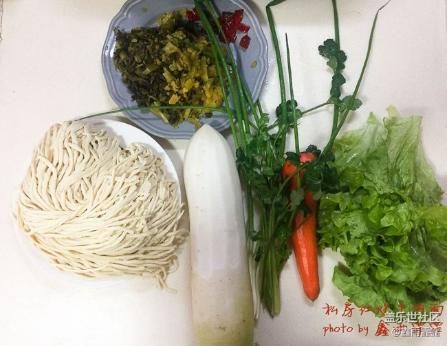 店里一碗超级牛肉面八十，不够塞牙缝，这也八十，牛肉管饱