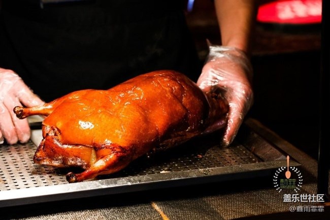 去全聚德吃烤鸭，第一个先吃它，服务员夸你懂行