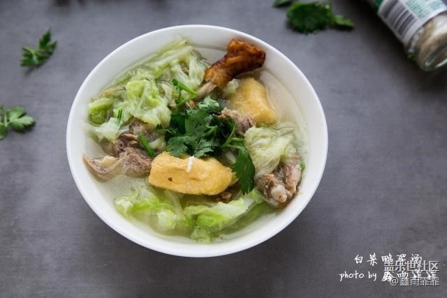 去全聚德吃烤鸭，第一个先吃它，服务员夸你懂行