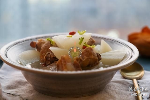 夏天吃这些天然美白食物，让你皮肤白皙娇嫩，女人一定要多吃