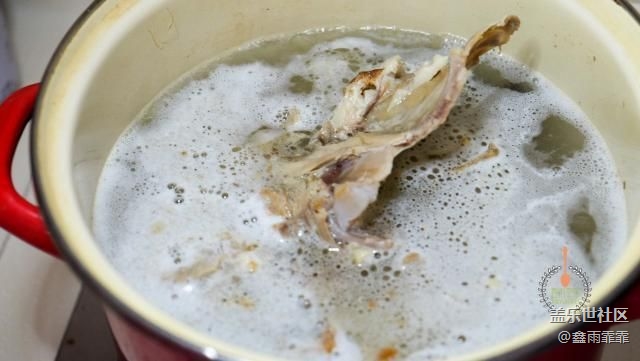 吃烤鸭剩下的鸭架最适合做汤，只需加入这种料，口感味道独特