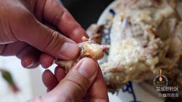 吃烤鸭剩下的鸭架最适合做汤，只需加入这种料，口感味道独特