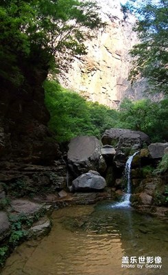 山涧清泉