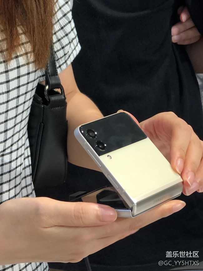 三星快闪店打卡❤️ 精致时尚单品！三星新款折叠手机