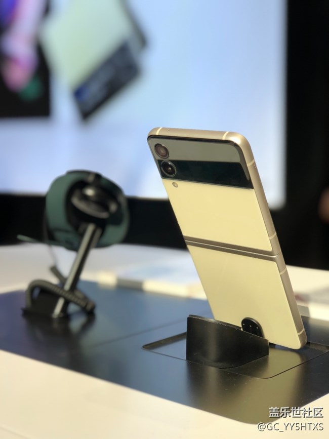 三星快闪店打卡❤️ 精致时尚单品！三星新款折叠手机