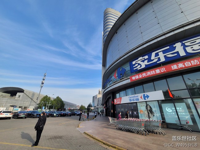 今天去通州九棵树三星售后给手机贴膜，感觉还不错！