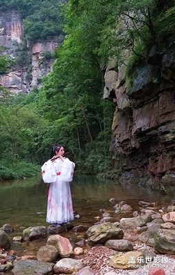山乡溪流
