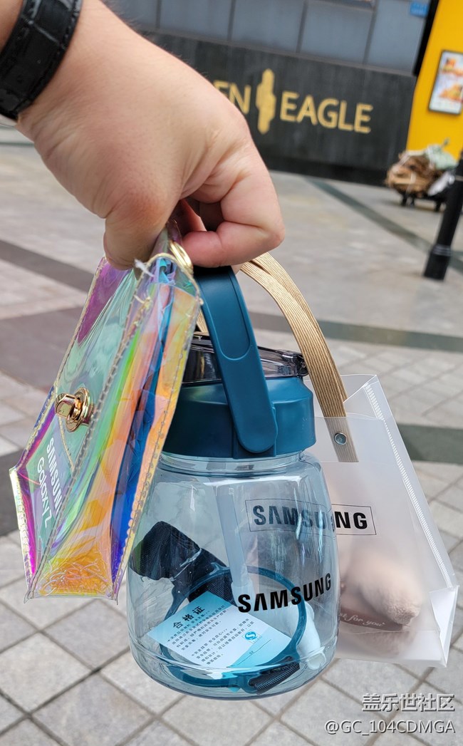 Galaxy Z&W系列空降山城 打卡解放碑10.22活动记录 Galaxy Z&W系列空降山城 打卡解放碑10.22活动记录