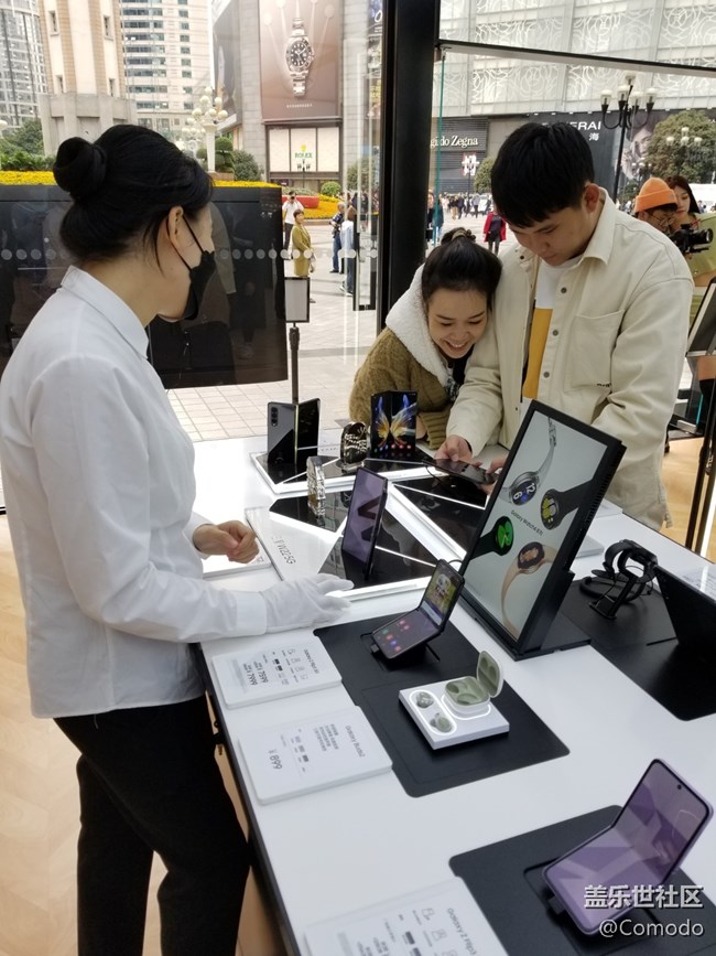 #三星快闪店打卡+心系天下W22&Galaxy Z系列的Fold和Flip#