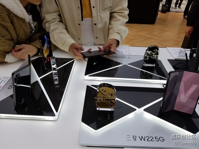 #三星快闪店打卡+心系天下W22&Galaxy Z系列的Fold和Flip#