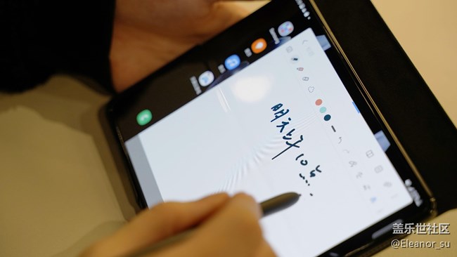 三星W22 5G专属S Pen：高级质感，带你书写优雅