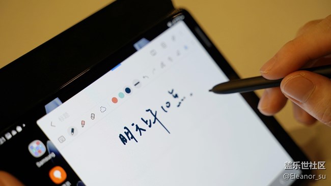 三星W22 5G专属S Pen：高级质感，带你书写优雅