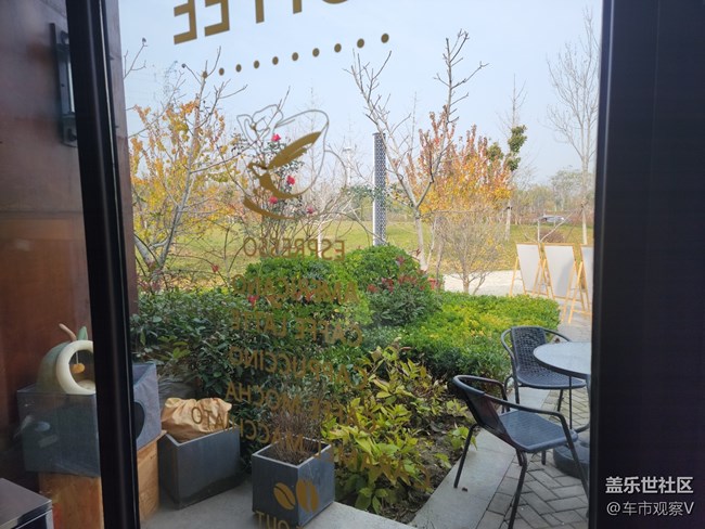 趁着最后的绿色还没被枯黄所替代，赶紧出去转转吧。