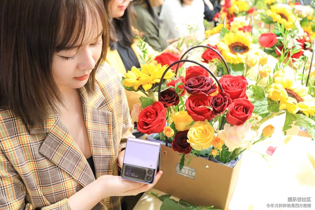 三星全新折叠屏手机快闪店落地万象天地（12月3日-12日）